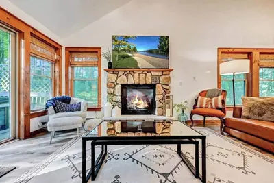 Image de 4br Pocono Hideaway, Hot Tub & Near Camelback