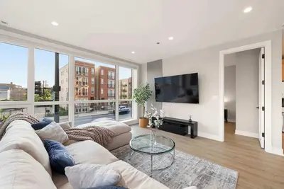 Image de Spacious Chicago Getaway with Balcony and Parking