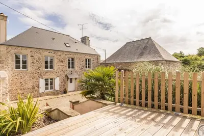 Image de Charmante maison en pierres avec jardin clos à Teurthéville-Bocage