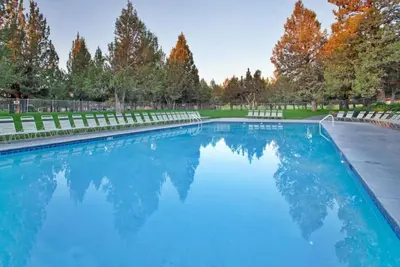 Image de 3br Chalet With Hot Tub | Restaurant. Pool