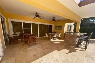 Image de Your Private Escape: Corner Lot Pool & Privacy