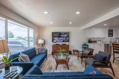 LilyPad Retreat + Pet Friendly Ski Base