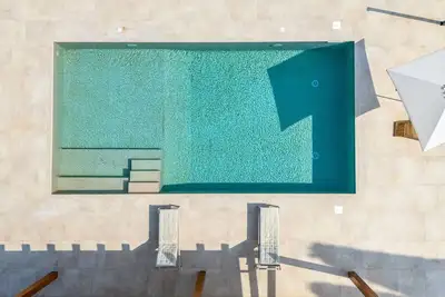 Image de Maison de vacances privée avec bain à remous, piscine privée, climatisation, Wifi, terrasse
