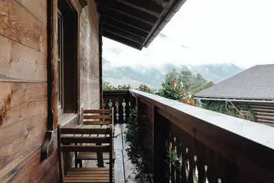 Image de Comfortable and lovingly furnished apartment with a sunny balcony.