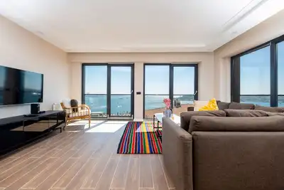 Image de 2-bedroom apartment with Bosphorus view, WiFi and Ac in brilliant Istanbul