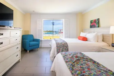 Image de Scenic Harbor View | 4 Queen Rooms | Group-Friendly Stay Near Attractions