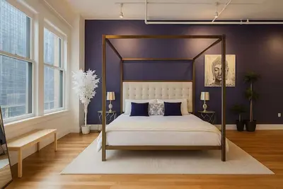 Image de King Bed Studio Loft. Huge Beautiful Ceilings