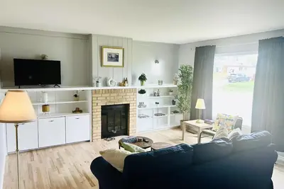 Image de Contractor-friendly, 4Beds, Free Parking & Laundry & Bbq & Patio & Kitchen