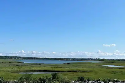 Image de Coastal modern 2-bedroom condo in lovely Wells with water views