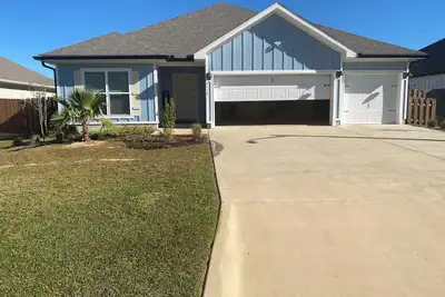 Image de Gorgeous 4 Bedroom 3 Bathroom Home close to the Navarre Beach, Community Pool
