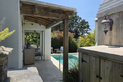 Image de Entire Property House & Studio Cottage w/Pool, Near Beach, Trails, Shop, Bus Stp
