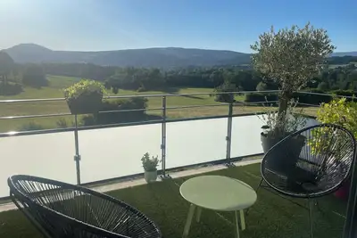 Image de T4 avec grande terrasse et vue nature et montagne, au calme, à Annecy le Vieux