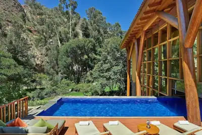 Image de Spacious Deluxe 2 Queen Room w/ Balcony | Free Parking | Onsite Pools & Spa