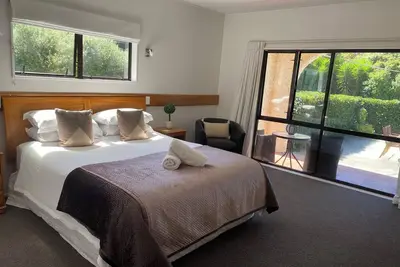 Image de Villa at Parkhill Lodge with heated pool in summer