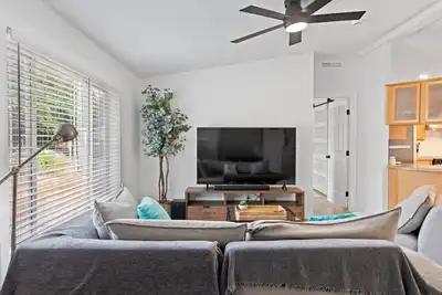 Image de 2 King beds, Soaking Tub, Huge Yard, Fire Pit, Dog Friendly