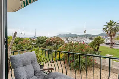 Image de Vue sur le port de plaisance, parking à 2 pas de la grande plage