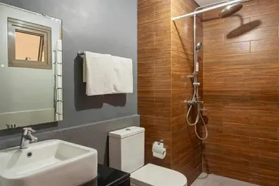 Image de 2-bedroom condo in beautiful Pasay City with fitness room, WiFi