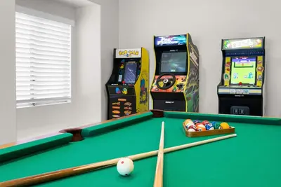 Image de 5 Bd Home w/ Billiard, Spa, Arcades, Ping Pong