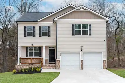 Image de King Comfort + Gaming, Projector & Gym • 10 Min to Airport • 20 Min to Downtown!