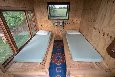 Image de Beehive air therapy cabin with 2 bee beds for a unique, multi-sensory experience