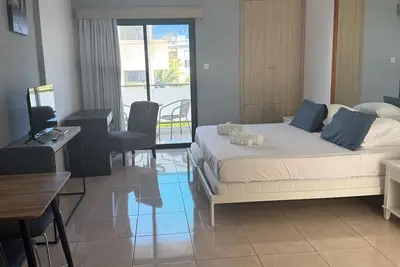 Image de Standard Suite 005 at Valentina Apts in Paphos, escape for 2