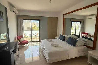Image de Standard Suite 105 at Valentina Apts in Paphos, escape for 2