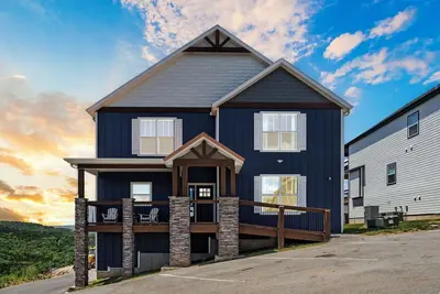 Image de Scenic Branson Lodge • Lake Views, Fireplaces, Hot Tub + Game Room