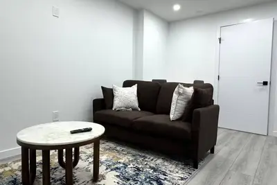Image de Trueserve Elegant 1-Bedroom Basement Suite