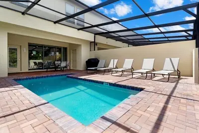 Image de Townhome Villa 20 mins from Disney and Epic! Private Pool / Spa / Game Room