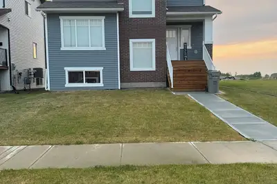 Image de New 3 Br home with double garage and central A/C in friendly neighbourhood