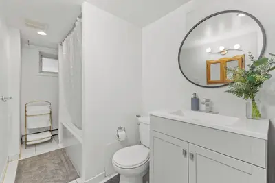 Image de 1 Bedroom Apartment-Near Metro Station