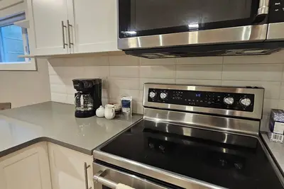 Image de 2Bedroom/1bathroom Furnished Legal Suite\nAvail Sep1/2025\n$3200utilities included