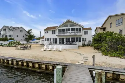 Image de Waterfront Retreat with Dock, Firepit, and Bay Views | 4br Pelican Island Oasis