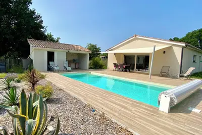 Image de Villa avec piscine et jardin à 10 minutes des plages, entre Soulac et Montalivet
