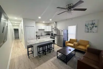 Image de Renovated 2 Bedroom Great Central Location! New Property, Seasoned Superhost