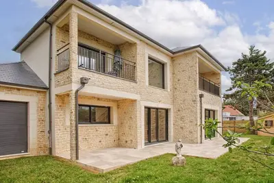 Image de Maison familiale moderne près de la plage pour 12 personnes
