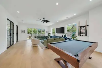 Image de Great Deal, 6bd, Pool,  Game Room & Chef Kitchen