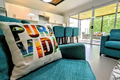 Image de Luxury Tropical Escape, Top Amenities, Gated 4br, Walk to the Beach, Large Pool