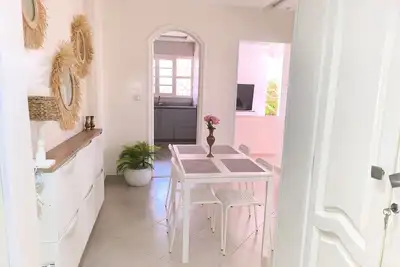 Image de Appartement ensoleillé et cosy indépendant dans la ville du soleil