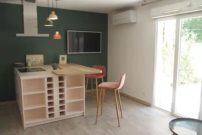 Image de Arles, Joli T2 calme et lumineux avec jardin à quelques minutes du centre ville.