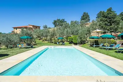 Image de Merveilleuse maison de vacances privée avec piscine privée, Wifi, balcon, animaux admis et parking