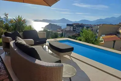 Image de Charming 2-bedroom apartment in marvelous Sveti Stefan with Ac