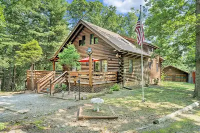Image de Eagles Rest~Cozy, Updated, Charming 3 Br cabin!
