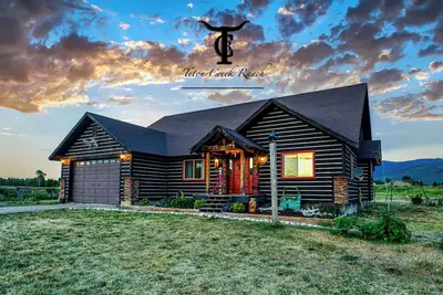 Image de Escape to Teton Creek Ranch, your western adventure starts here!