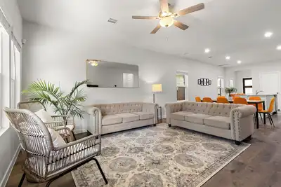 Image de New 4br Retreat with Game Room + 75” Tv Near The Woodlands Trails & Shops