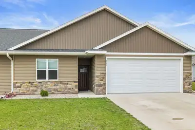 Image de Charming 3-bedroom townhome with a backyard, WiFi and Ac in delightful Plover Wi