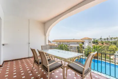 Image de 3 Bed with Pool & Stunning Views | Pass the Keys