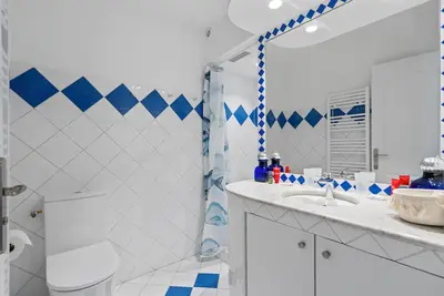 Image de Bel appartement Mezzanine entièrement rénové au cœur du village de Saint-Tropez