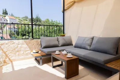 Image de Traditional stone house with terrace, two living rooms and free parking
