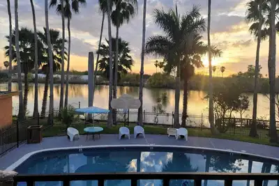 Image de Gorgeous Lakefront Condo W/immaculate Pool